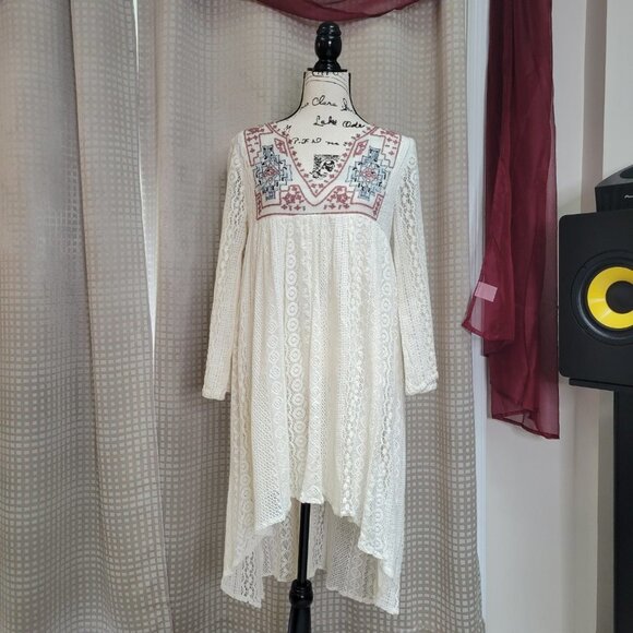 Boho Me Embroidered Crochet High Low Long Sleeve Dress - Size Small - Picture 11 of 12